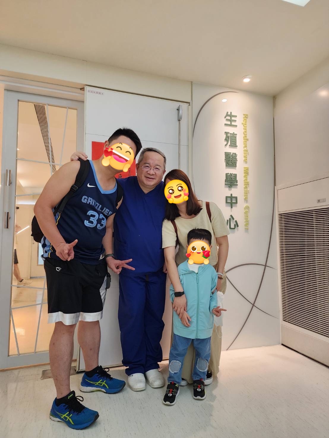 香港夫妻帶兒探望陳啟煌醫師～