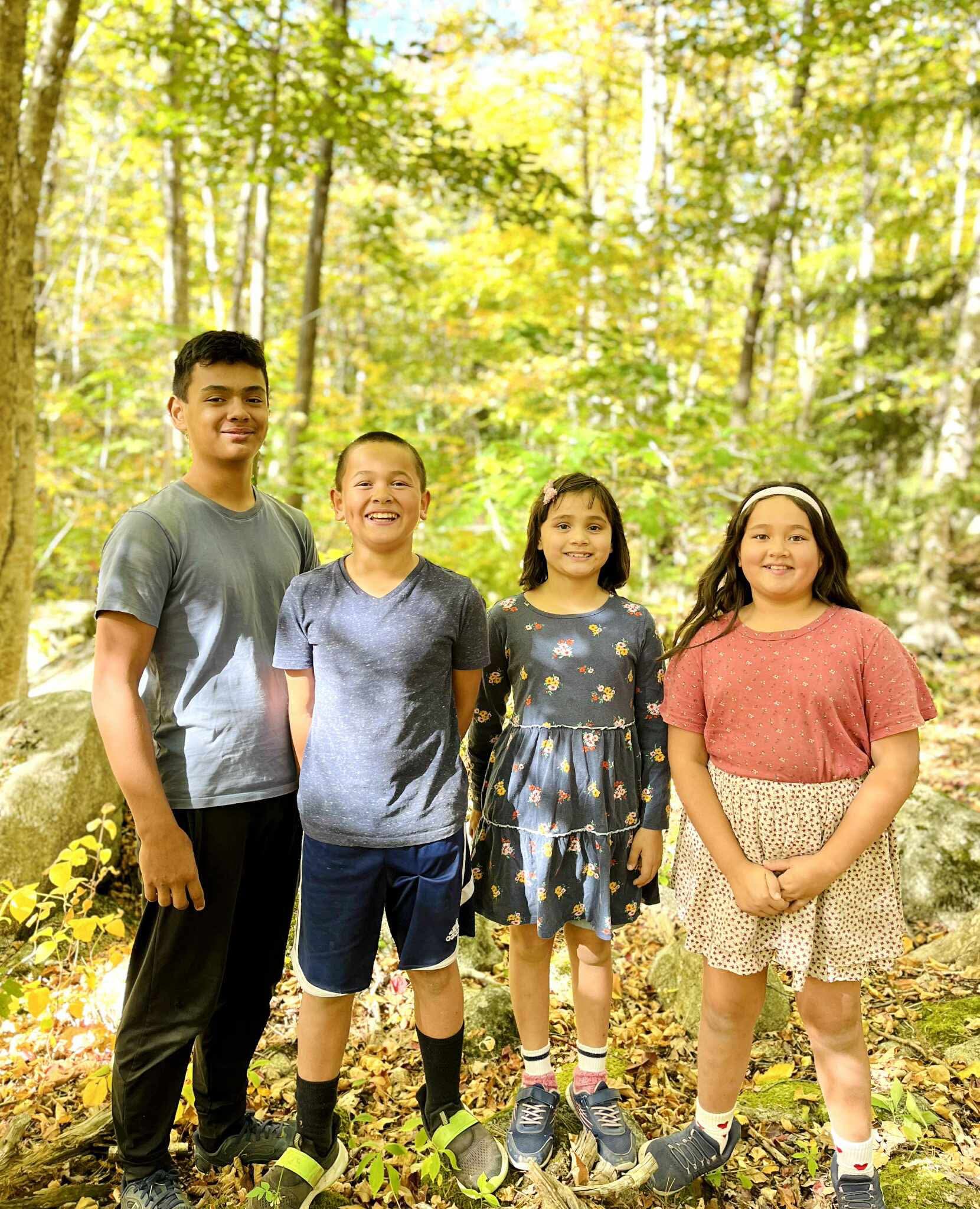 Sweet family from Canada-加拿大全家福寄來給 #陳啟煌醫師 ，主祝福的家庭