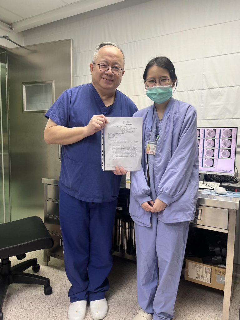 北醫生殖中心胚胎實驗室頂大碩士胚胎師Jo Jo經嚴格訓練拿到國健屬官方的胚胎師認證