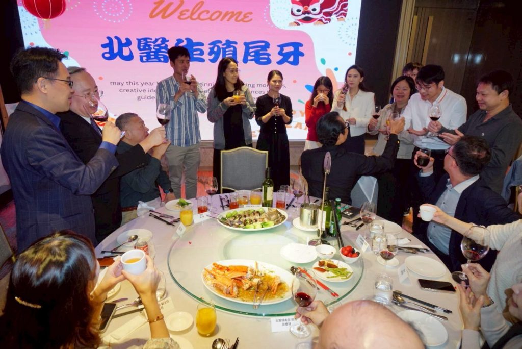 12/28中午在南港漢來大飯店東方樓，我們不聊數據、不看超音波，只負責把酒杯加滿！🥂